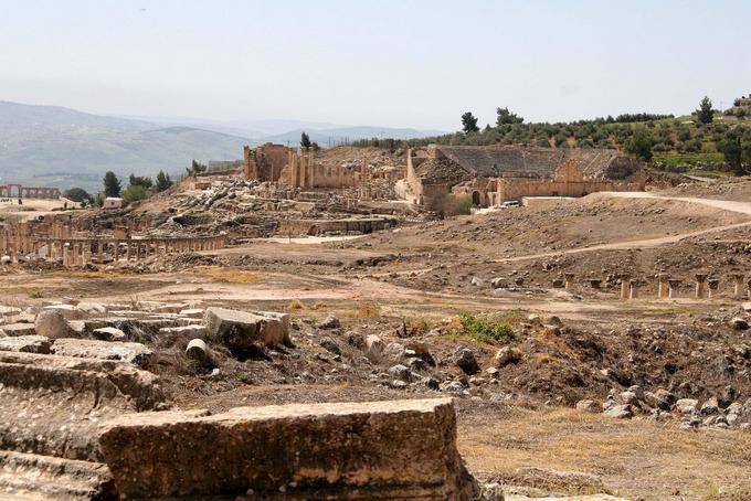 Jerash, vue générale sud, temple de Zeus et théâtre sud - Jordanie