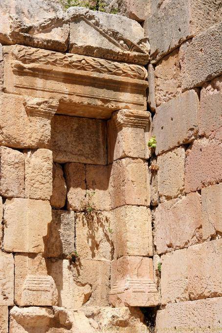 Elément architectural dans un angle, Jerash - Jordanie