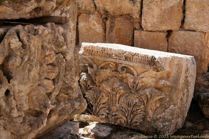 Finesse de la décoration, fragment de linteau, Jerash - Jordanie