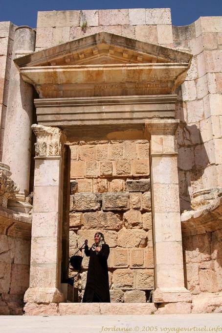 Histoire de fille dans le théâtre sud, Jerash - Jordanie