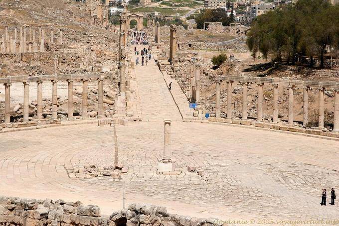 L'axe du Cardo Maximus depuis le forum ovale, Jerash - Jordanie