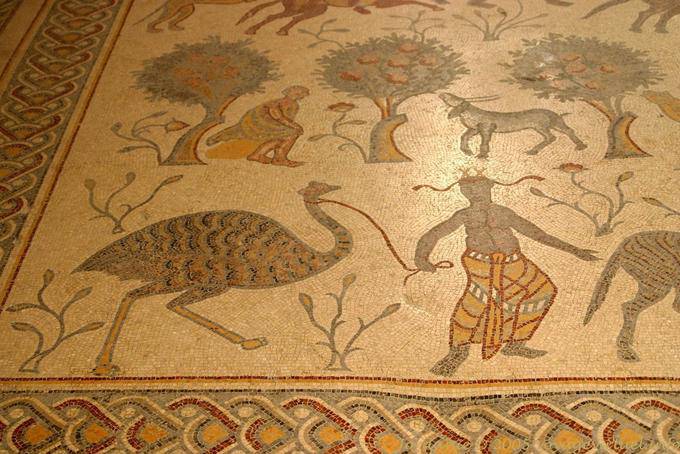 Partie gauche de la mosaïque du diakonikon-baptistère de la basilique, mémorial de Moïse, Mont Nébo - Jordanie