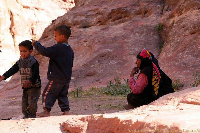 Enfance bédouine, Deir, Pétra - Jordanie