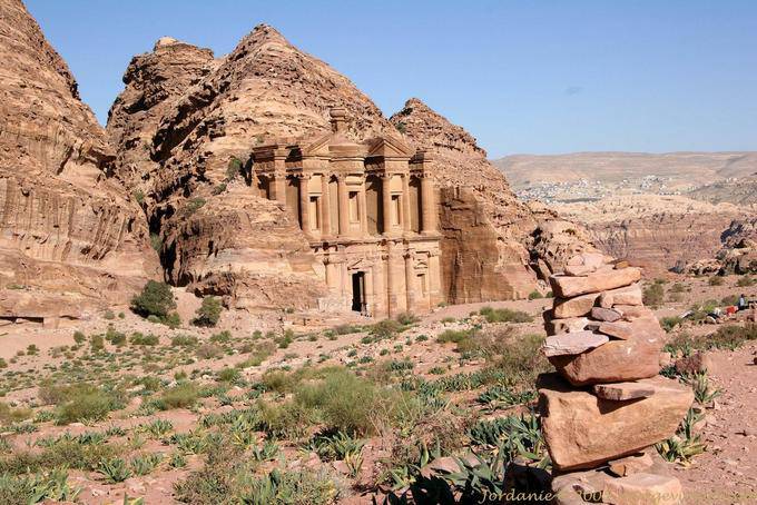 Al Deir, inscrusté dans la montagne - Pétra - Jordanie