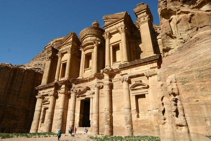 La façade du Deir, haute de 42 mètres (le monastère) - Pétra - Jordanie