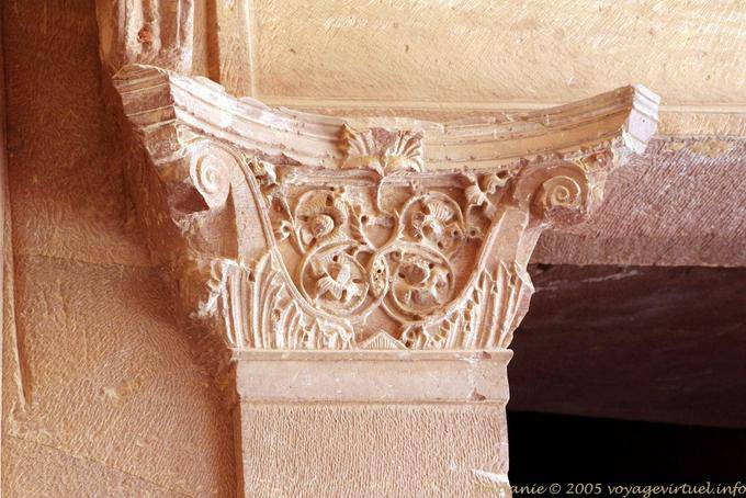Décoration en haut d'une colonne du Khazneh, Pétra - Jordanie