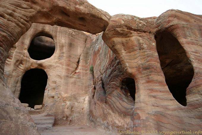 Habitat bédouin devenu instable, Khubta, Pétra - Jordanie