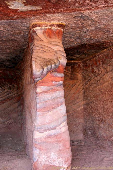 Variante de couleurs d'un mur intérieur, Khubta, Pétra - Jordanie