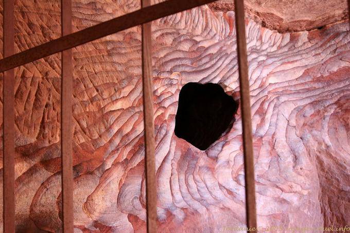 Beauté rocheuse derrière la grille, Khubta, Pétra - Jordanie