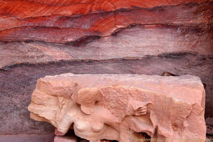 Reste de sculpture pointant le doigt,ancien musée archéologique de Pétra - Jordanie