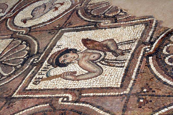 La femme au poisson, mosaïque de l'église byzantine de Pétra - Jordanie
