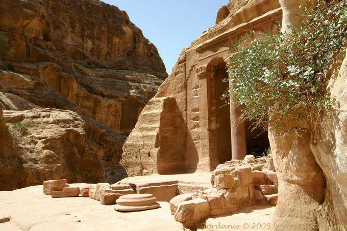 Le Triclinium du jardin sur le chemin du bas de la montagne, Pétra, Zib Attuf - Jordanie