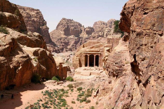 Le temple du Jardin et la vallée du Wadi Al-Farasa, Pétra - Jordanie