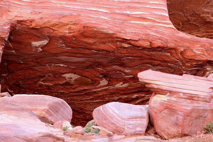 Déclinaison de couleurs dans le Wadi Al-Farasa, Pétra - Jordanie