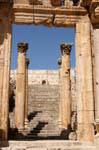 Entrée de la cathédrale vue depuis le portail, Jerash, Jordanie.