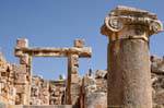 Portique dont les linteaux tiennent comme par magie, Jerash, Jordanie.
