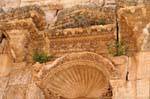 Fronton en dentelle, Nymphaeum, Jerash, Jordanie.