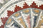 Gros-plan sur une mosaïque polychrome, Madaba, Jordanie.