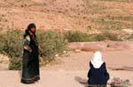 Vendeuses de souvenirs en costume local, Pétra Ville Basse, Jordanie.