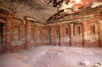 Salle à manger de la tombe du Soldat Romain, Wadi Al-Farasa, Pétra, Jordanie.
