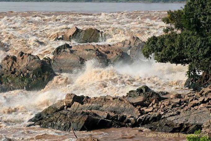 Rapides des chutes du Mékong à Pha Peng, Laos