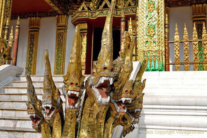 Serpents-dragon, entrée de la pagode Haw Pha Bang, Luang Prabang Palais, Laos