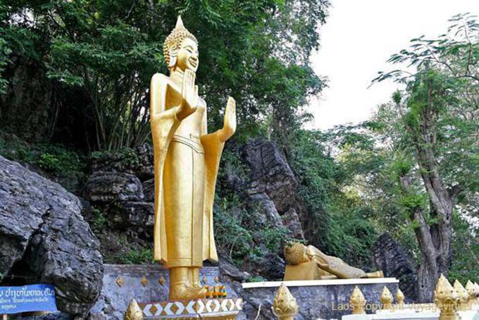 Bouddhas debout et assis, Mont Phousi, Luang Prabang, Laos