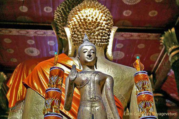 Derrière le grand bouddha, Wat Mai, Luang Prabang, Laos