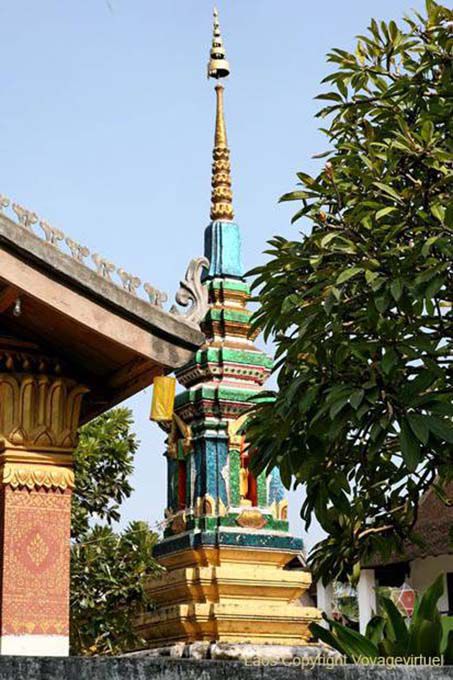 Petit stupa peint, Wat Sene Soukharam, Luang Prabang, Laos