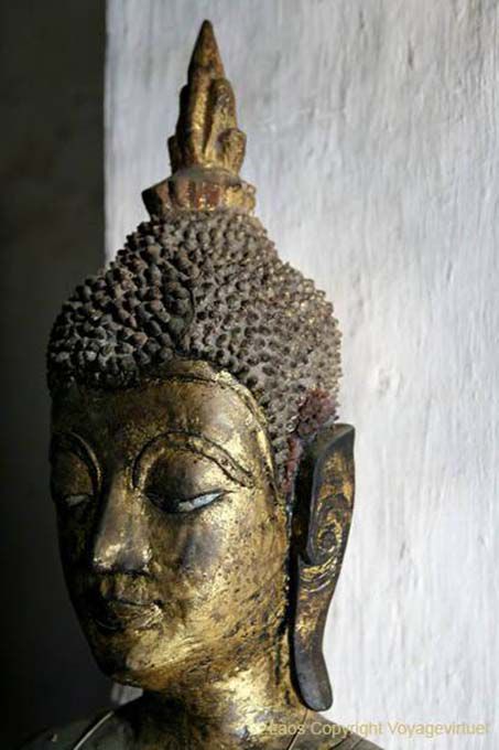Antique bouddha de bois, Wat Visoun, Luang Prabang, Laos