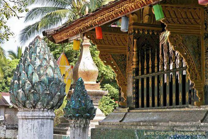 Fleurs de lotus en miroir symbolisant les caractéristiques du bouddhisme, Wat Xieng Thong, Luang Prabang, Laos