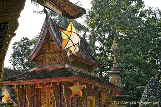 La librairie Tripitaka ou Haw Trai, construite en 1828 avec double toit, Wat Xieng Thong, Laos
