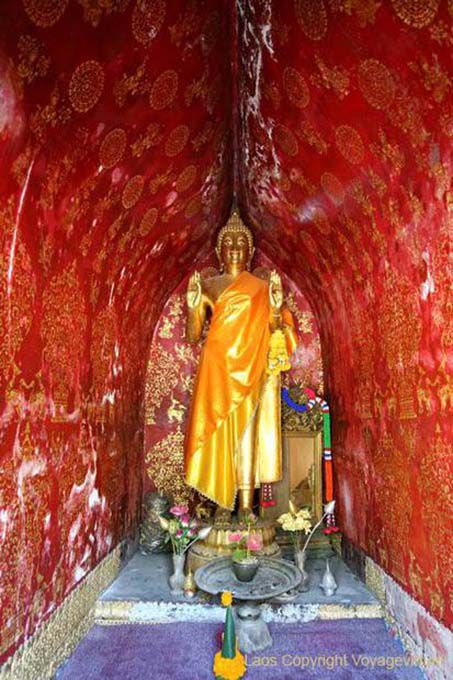 Chapelle du Bouddha debout, cadeau du roi de Thailand au roi Sisavang Vong, Wat Xieng Thong, Luang Prabang, Laos