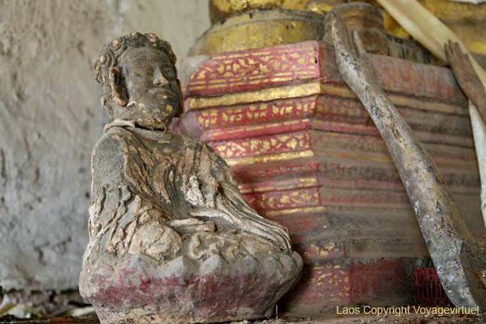 Vieux bouddha poussièreux, Vat Chom Phe, Luang Prabang, Laos