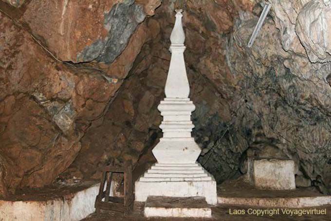 Dans la grotte de Xieng Men, Luang Prabang, Laos