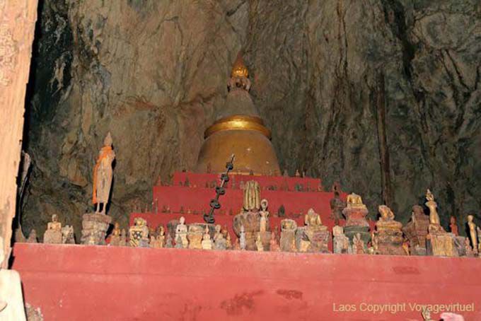Autel de la dévotion, grotte de Pak Ou, Laos