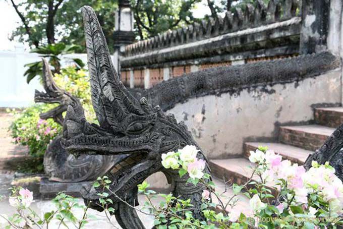 Nagas à l'entrée du Vat Phra Kèo, Vientiane, Laos