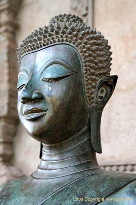 Pratique de la méditation, Wat Ho Phra Keo, Vientiane, Laos