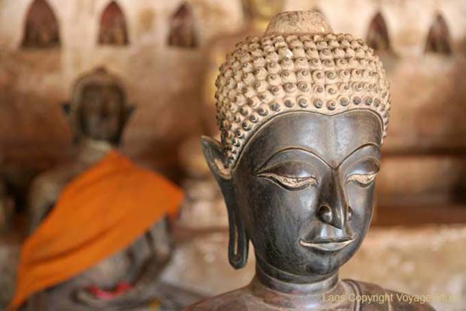 Lobes et coiffure du bouddha dans le cloitre, Wat Sisakhet, Vientiane, Laos