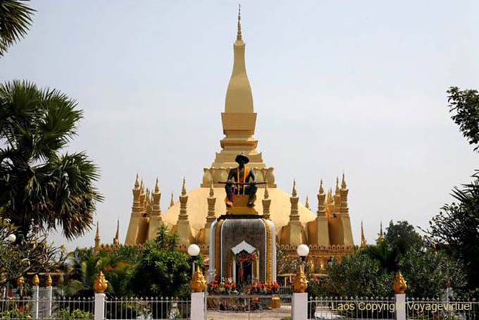 King Saysetthathirath stupa, Wat That Luang, Vientiane, Laos