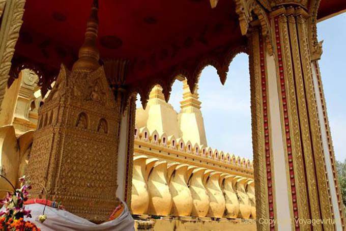 Reliquaire dans le sanctuaire de second niveau, Wat That Luang, Vientiane, Laos