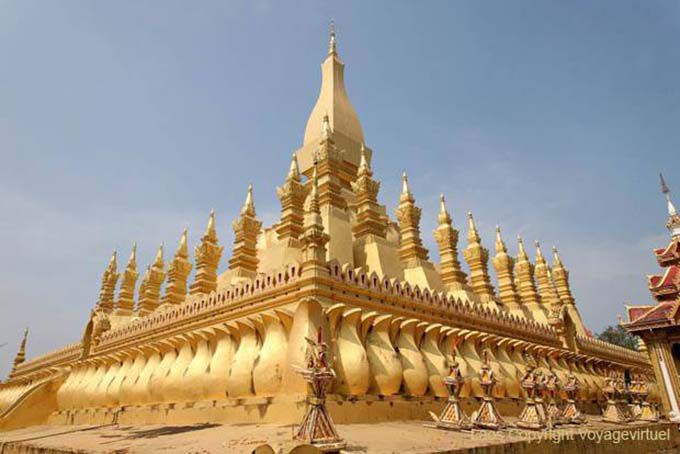Stupa contenant un morceau du sternum de Bouddha, Wat That Luang, Vientiane, Laos