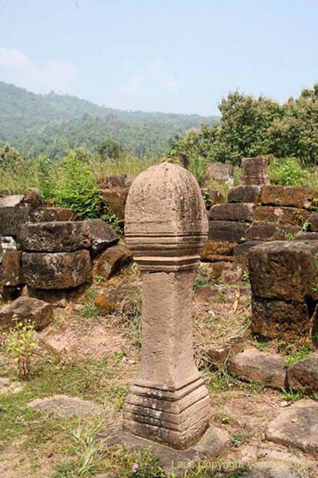 Lingam, symbole phallique de Shiva, Wat Phou, Laos