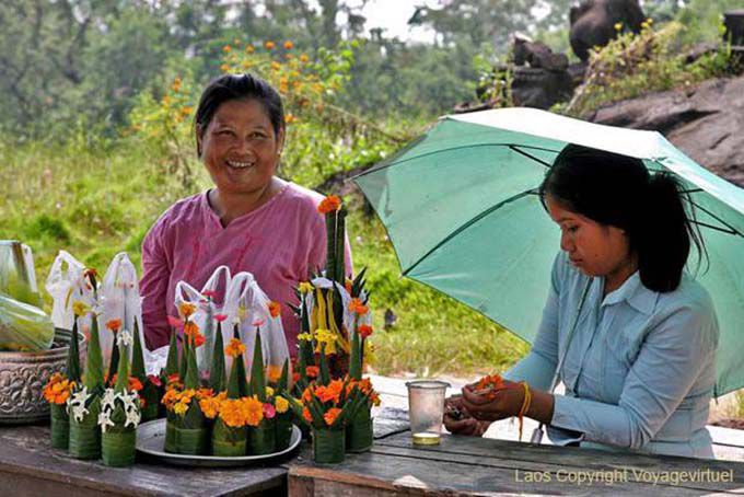 Vendeuses d'offrandes, Wat Phou, Laos