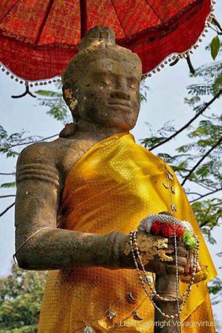 Dvarapala sous ombrelle, Vat Phou, Laos