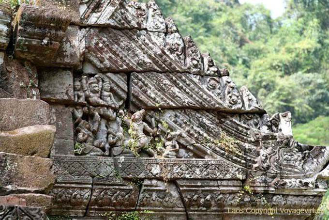 Bagarre sculptée, Wat Phou, Laos