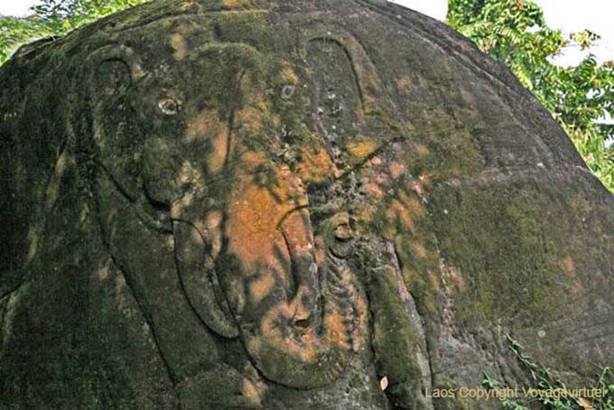 Elephant en bas-relief sur rocher, Wat Phou, Laos