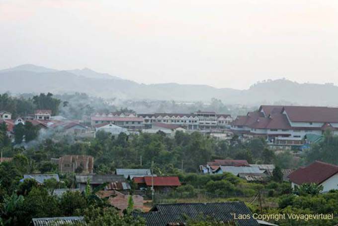 Vue sur la ville de Phonsavan au matin, Xieng Khouang, Laos