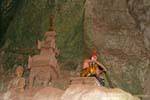 Attente éternelle, grotte de Pak Ou, Laos.