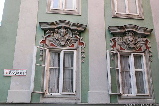 Altstadt, Badgasse, mascaron sur les fenêtres, Linz - Autriche